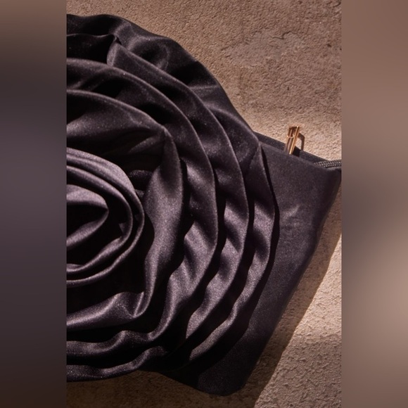 Satin Corsage Clutch - Picture 3 of 4